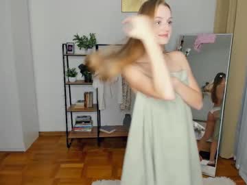 girl
        islacrimson cam image #32376