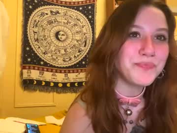 girl
        lucylabellum cam image #10728
