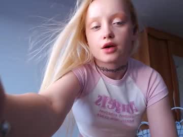 girl
        _drammasqueen_ cam image #13053