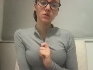 girl
        lilydunn cam image #19070