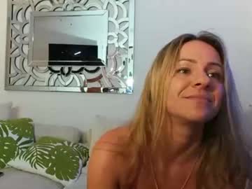 couple Chaturbate Cam Girls with linda_luxe